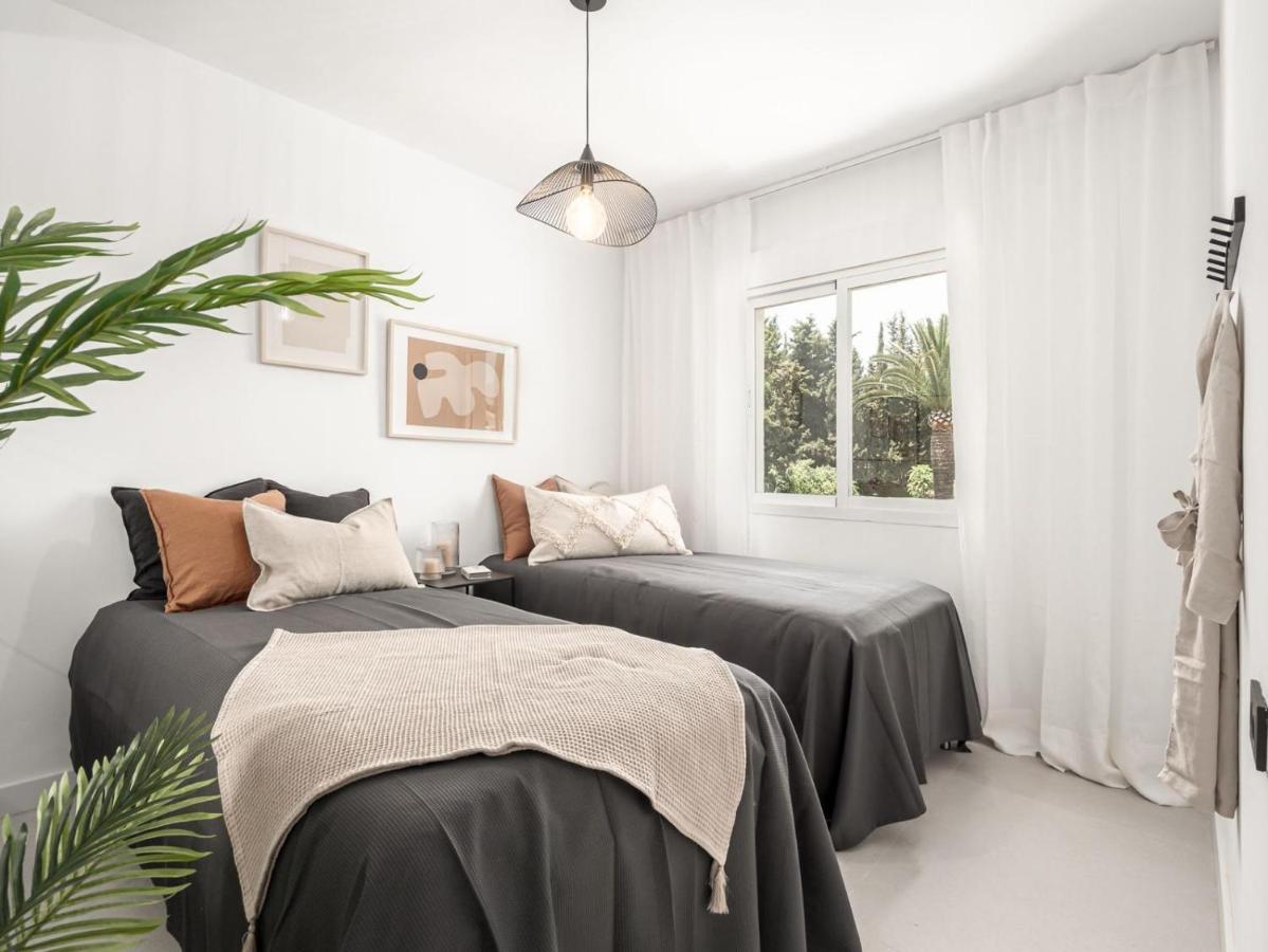 Vogue Styled Flat In The Heart Of Nueva Andalucia *